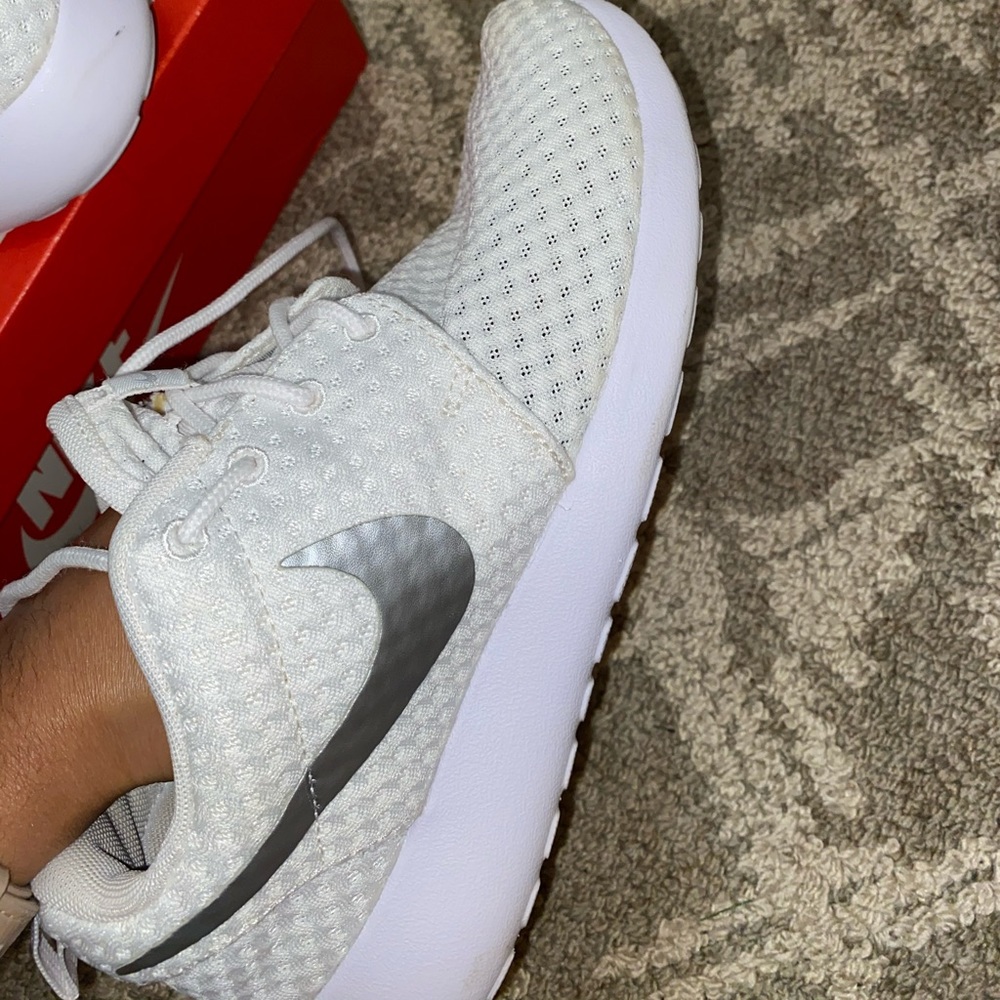Nike White Roshes